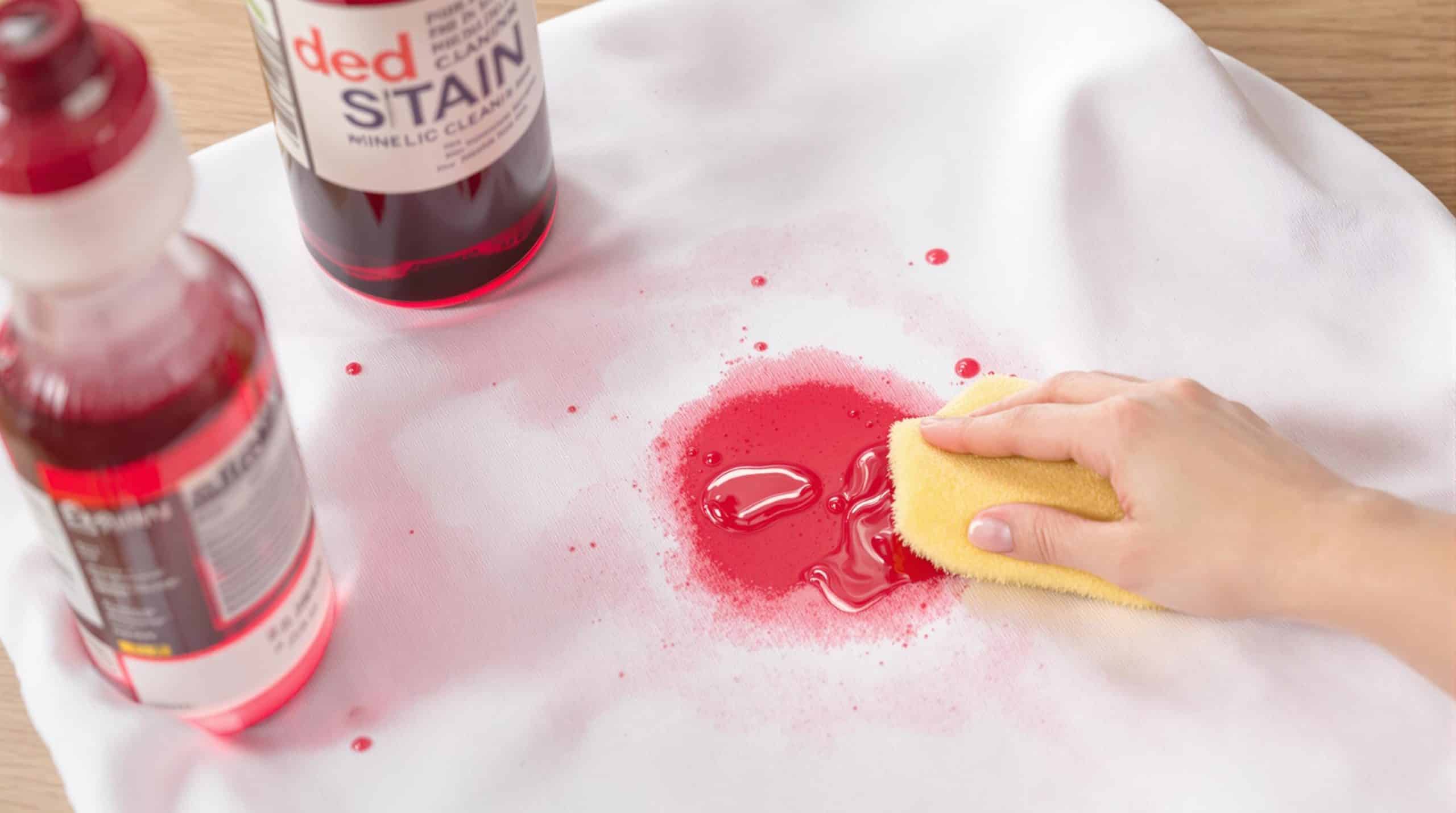 découvrez des astuces efficaces pour enlever une tache de vin rouge sur vos vêtements et tissus. suivez nos conseils pratiques pour restaurer vos textiles et éliminer les taches tenaces en un rien de temps.